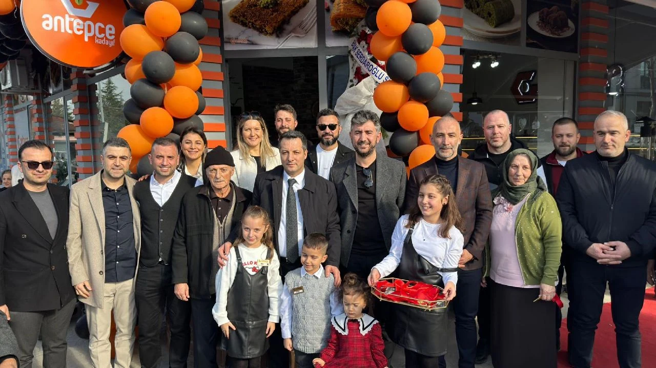 Sapanca'da Antepce Tatlıcısı Açıldı