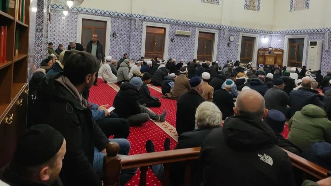 Berat Kandili'nde Eller Semaya Açıldı