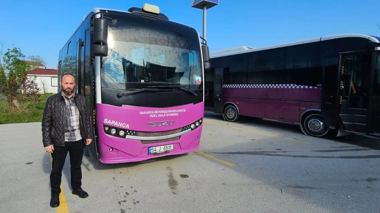 Halk Otobüsünde Unutulan Altın Dolu Çantayı Sahibine Teslim Etti