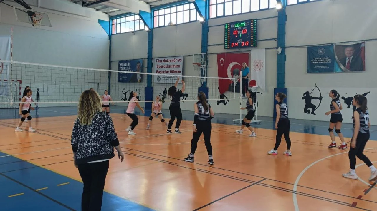 Okul Sporları 2. Küme Voleybol Müsabakaları Sonuçlandı
