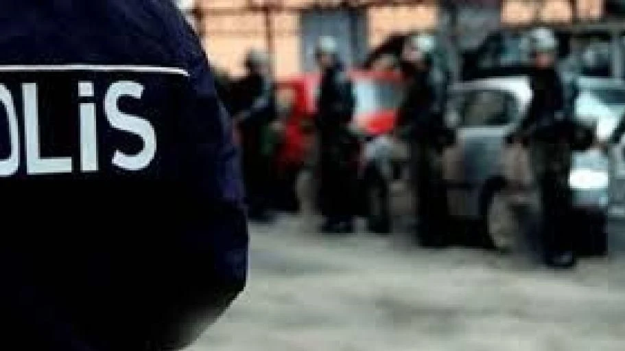 Onlarca Suçtan Aranan 4 Kafadar Aynı Evde Yakalandı!