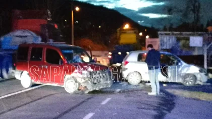 Sapanca'da Trafik Kazası: 3 Yaralı