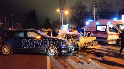 Sapanca'da Meydana Gelen Trafik Kazasında 5 Kişi Yaralandı