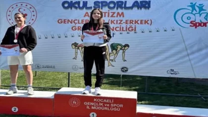 Sırıkla Atlamada Erva Cansu Mercan'dan Altın Madalya!