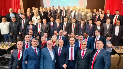 MHP Sapanca'da Bayrak Değişimi