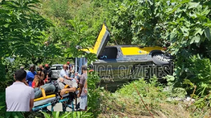 Otomobil ile Çarpışan Ticari Taksi Dereye Düştü: 1 Yaralı
