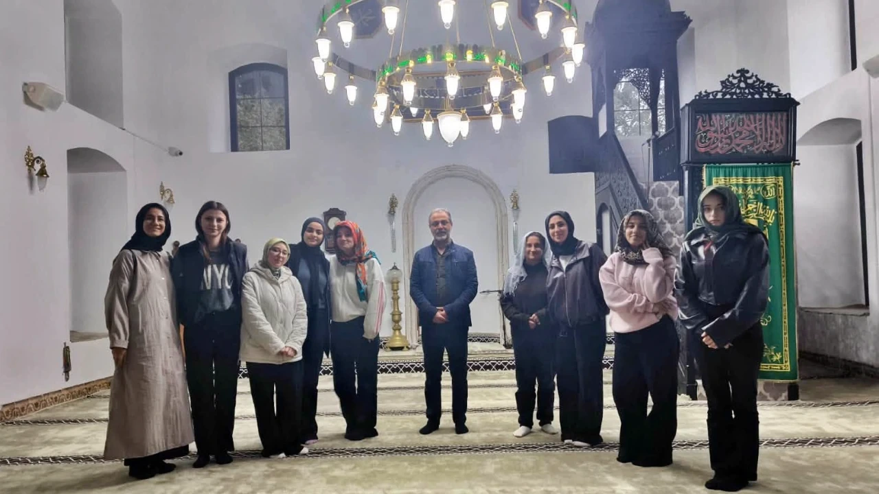Öğrencilerden Rahime Sultan Camii'ne Ziyaret