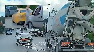 SAPANCA'DA ZİNCİRLEME KAZA: 3 YARALI