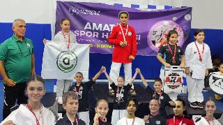 AYYILDIZSK 10 MADALYA İLE DÖNDÜ