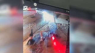 MOTOSİKLET İLE HAFİF TİCARİ ARAÇ ÇARPIŞTI: 2 YARALI